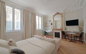 Studio Quartier Champs Elysees 1